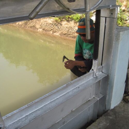 produk pintu air murah puron colo barat