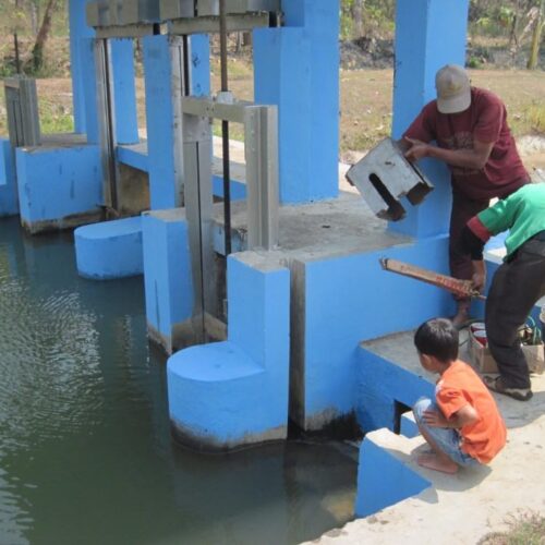 produk pintu air di jaten colo barat