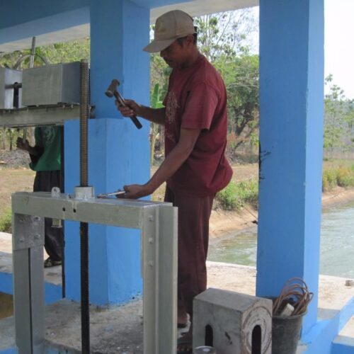 produk pintu air di colo barat