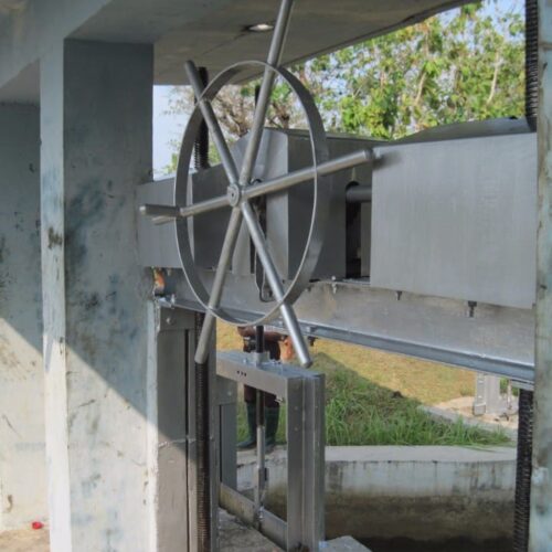 proyek pintu air dam di colo barat