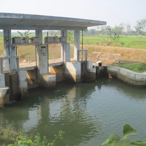 proyek pintu air dam berkualitas di Indonesia