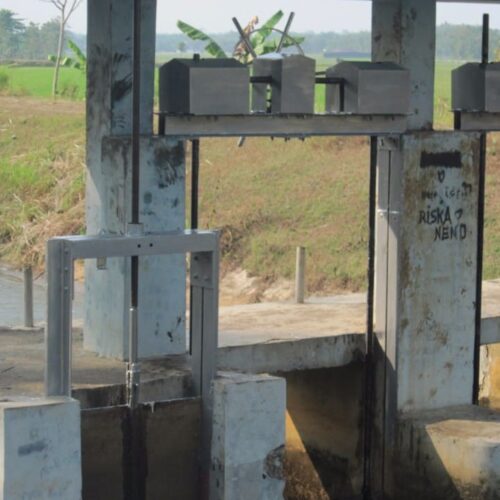 proyek pintu air dam berkualitas di Indonesia