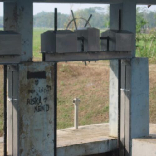 proyek pintu air dam berkualitas di Indonesia