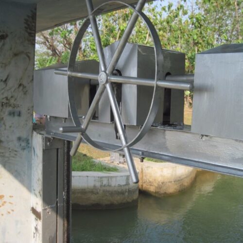 proyek pintu air dam di colo barat