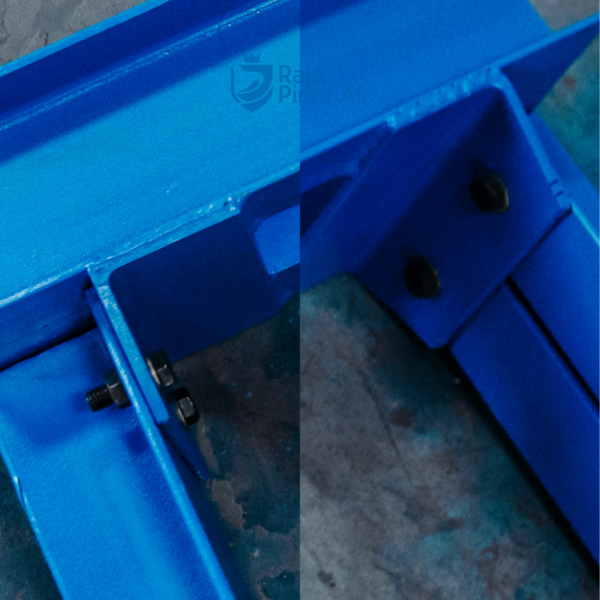 Agar produk berfungsi dengan maksimal, maka menggunakan cat berbahan dasar khusus yang tahan air asin dan sinar UV.