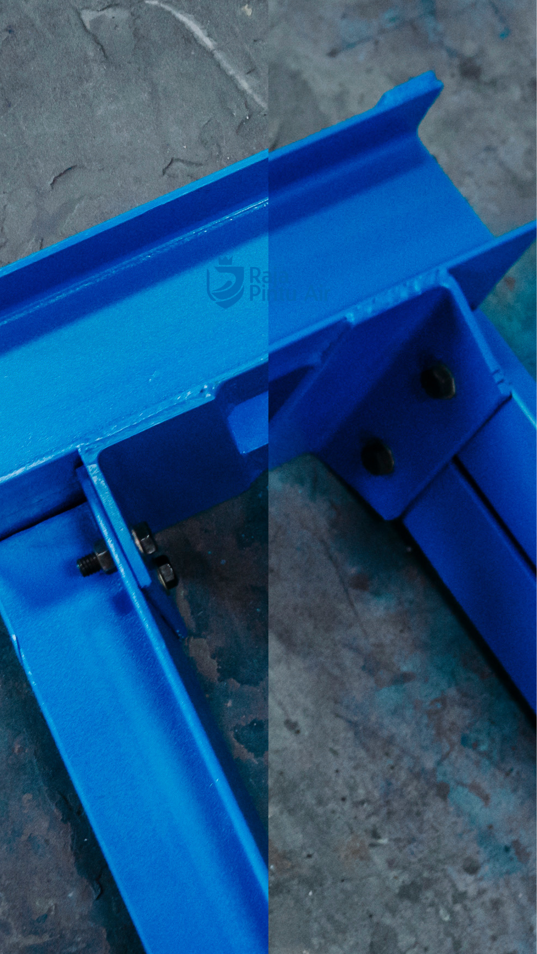 Agar produk berfungsi dengan maksimal, maka menggunakan cat berbahan dasar khusus yang tahan air asin dan sinar UV.