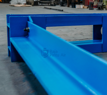 Besi siku adalah salah satu material konstruksi yang memiliki peran penting dalam berbagai jenis proyek pembangunan 