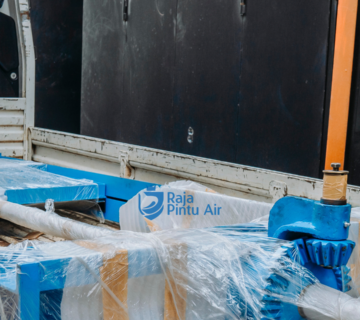 Pintu rol menuntut perawatan yang fokus pada kebersihan rel, pelumasan komponen, dan pengecekan motor (jika elektrik) 