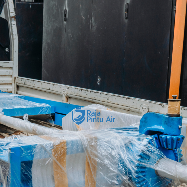 Pintu rol menuntut perawatan yang fokus pada kebersihan rel, pelumasan komponen, dan pengecekan motor (jika elektrik). Pintu rol menuntut perawatan yang fokus pada kebersihan rel, pelumasan komponen, dan pengecekan motor (jika elektrik)