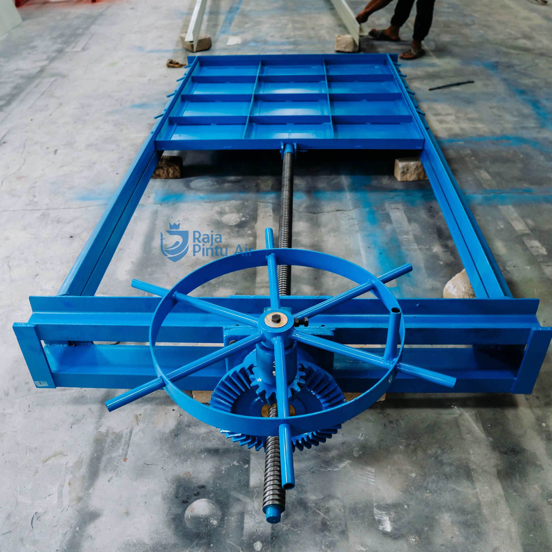 Pintu air merupakan bangunan penunjang pada suatu bendungan irigasi dan bendungan pengendali banjir Daerah Irigasi kota Banten.