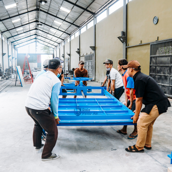 Pemberian Air irigasi di Bawah Permukaan Tanah (Subsurface Irrigation) melalui saluran atau pipa yang diletakkan di bawah permukaan tanah. Pemberian Air irigasi di Bawah Permukaan Tanah (Subsurface Irrigation) melalui saluran atau pipa yang diletakkan di bawah permukaan tanah.