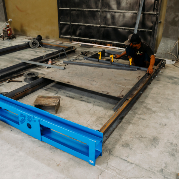 Jika teknisi tidak membersihkan dan melindungi area tersebut, kelembapan dan udara akan mempercepat proses korosi. Jika teknisi tidak membersihkan dan melindungi area tersebut, kelembapan dan udara akan mempercepat proses korosi