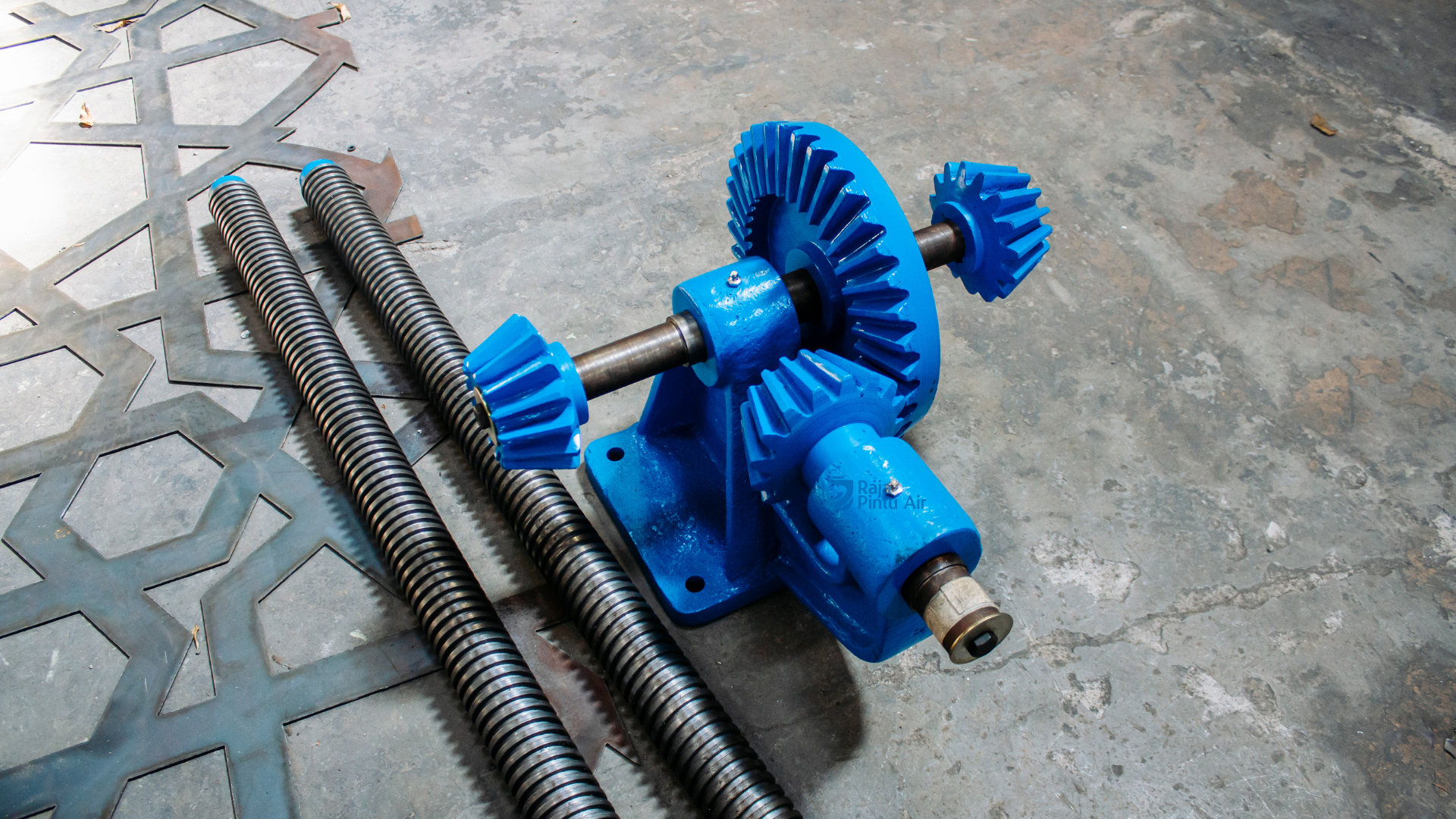 Dampak kegagalan gearbox menghentikan pengoperasian pintu air secara manual dan mengganggu distribusi air irigasi secara keseluruhan.