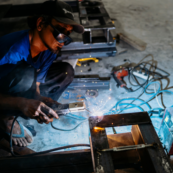 Pintu air tipe flap gate atau pintu air otomatis menahan aliran balik ini secara efektif sehingga banjir lokal dapat dicegah. Pintu air tipe flap gate atau pintu air otomatis menahan aliran balik ini secara efektif sehingga banjir lokal dapat dicegah