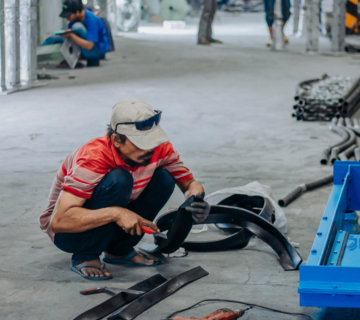 Komponen karet ini berfungsi sebagai perapat kedap air di sisi kiri kanan dan bawah daun pintu air irigasi 