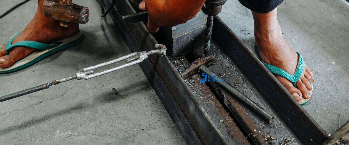 Frame memberikan kekuatan tambahan pada sistem pintu air sehingga lebih tahan terhadap beban dan penggunaan jangka panjang 