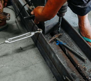 Frame memberikan kekuatan tambahan pada sistem pintu air sehingga lebih tahan terhadap beban dan penggunaan jangka panjang 