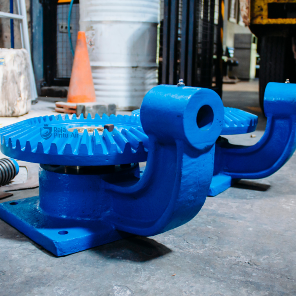 Salah satu tugas pintu air mengatur debit air secara langsung pada saluran irigasi, drainase, dan bendungan 