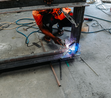 Pintu air menjadi bagian utama dalam sistem irigasi modern karena mampu mengendalikan aliran air secara efektif 